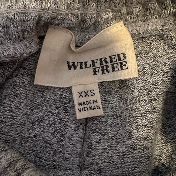 Aritzia Wilfred Free Flowy Grey Shorts - Picture 4 of 5